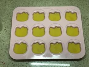 取出，倒入原味面糊