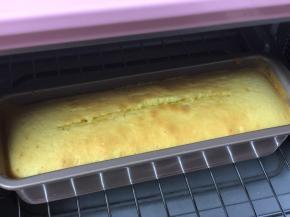 烘烤20分钟时，用刀划开表面