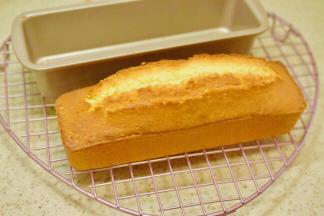 蛋糕烤好，取出