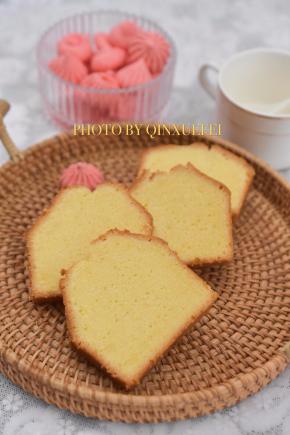 蛋糕刷完糖水放置温热，放入保鲜袋中封好口，再放入冰箱冷藏，一天后再食用