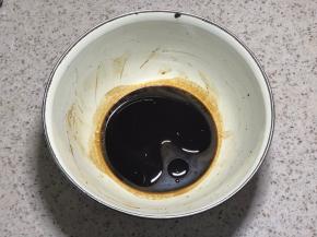 加入玉米油搅匀