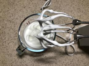 蛋白分三次加糖打到干性发泡