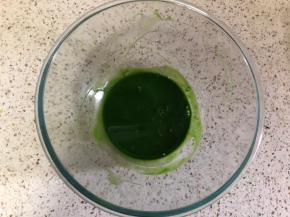 用25克开水冲开搅匀，晾一下