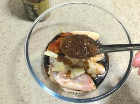 再放入两勺黄梅酱