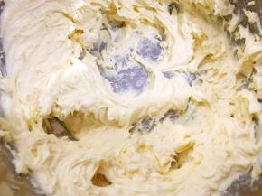 用打蛋器打发至顺滑