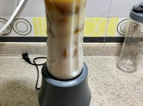 加入牛奶和糖