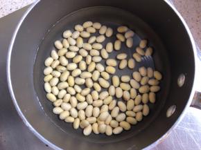 把黄豆煮熟