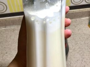 醇香豆浆就打好了，也可以用热牛奶来打