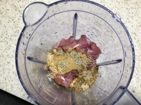 加入各种调料，如果喜欢颜色重可以加一小勺老抽