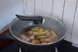 大火烧开转小火炖煮二十分钟