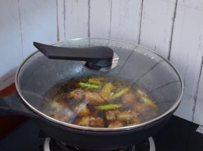 大火烧开转小火炖煮二十分钟