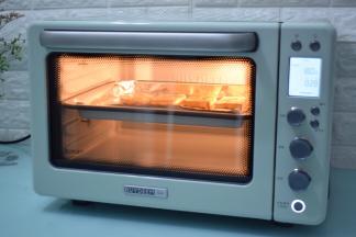 放入预热好的烤箱，上下火180度，中层30分钟