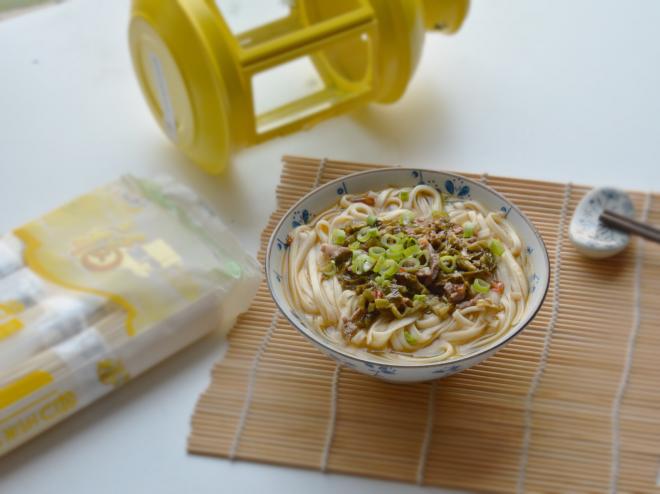 老坛酸菜肉丝面