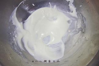 加入50g低粉搅拌，不需要过筛直接搅拌即可