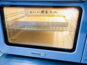 烤箱预热180度烤25分钟左右