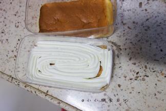 一层蛋糕一层奶油