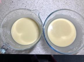 搅匀，这一步的油面非常的稀，很正常！