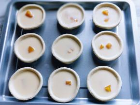 再倒入蛋挞液，八分满。