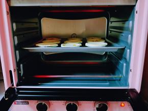 入烤箱中层，上下200度烤20分钟。（烤箱温度及时间仅供参考）