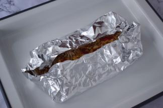 再把锡纸包起来或者中间留一条隙缝