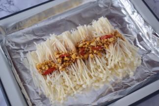 淋上刚才调好的酱汁