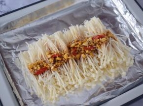 淋上刚才调好的酱汁