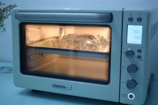 放入预热好的烤箱，上下火200度，中层20分钟