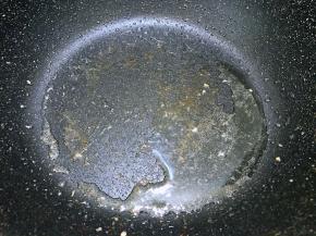 锅里重新倒入油