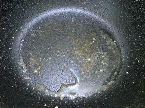 锅里重新倒入油