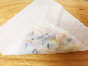 先从下往上折起