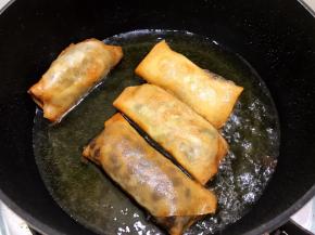 炸制两面金黄即可