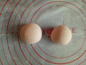 40克的做头部，揉圆稍微整理一下就可以