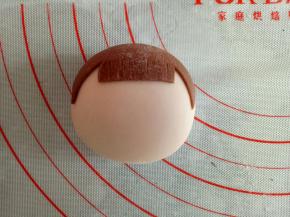 刷点牛奶粘到头部