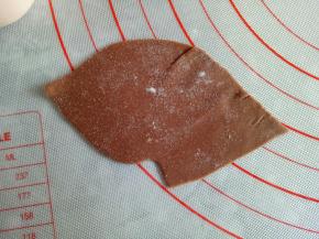 男娃娃的头发形状，同样粘到头上（这部没图，参考下面的成品图片）