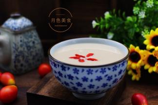 营养丰富又美味的糊糊就上桌了，撒上少许枸杞就可以享用了；