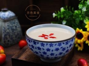 营养丰富又美味的糊糊就上桌了，撒上少许枸杞就可以享用了；