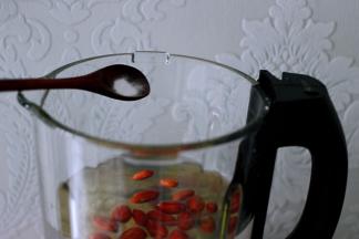 再加入食用碱；