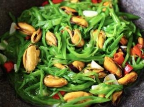 用锅铲搅拌均匀即可关火