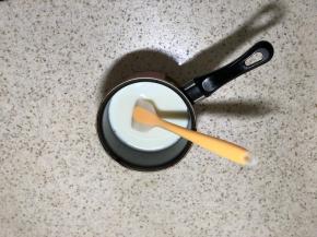 把糖粉加入融化搅匀