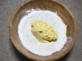 倒入黄油霜