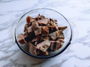 我用的是酱牛腱子肉，这样真的特别方便呦～
