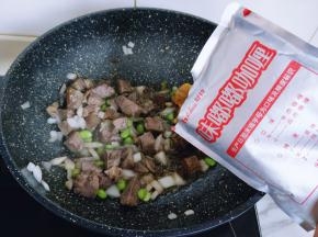 再加入味嘟嘟咖喱！