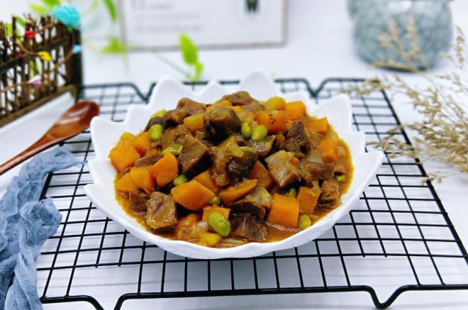 牛肉咖喱烩红薯