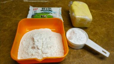 第二天拿出面团室温回温一小时
这时可以做麻薯馅了