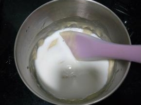 3.加入牛奶混合