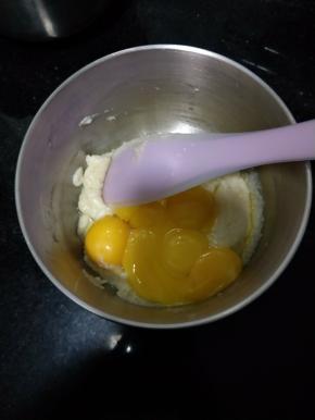 加入蛋黄