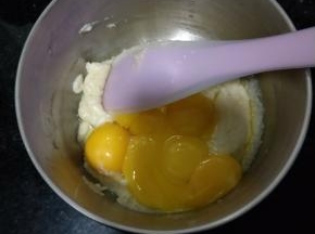 加入蛋黄
