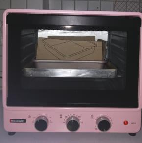 提前预热海氏立式烤箱至130度，水浴法烤70分钟，（温度时间仅供参考，实际根据自家烤箱情况而定）