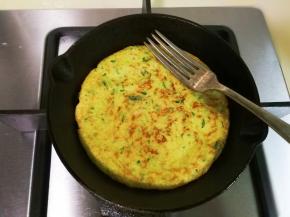 一面煎黄翻面再煎黄