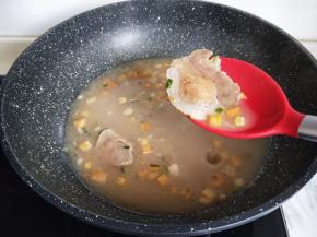 2大片叉烧肉肉。